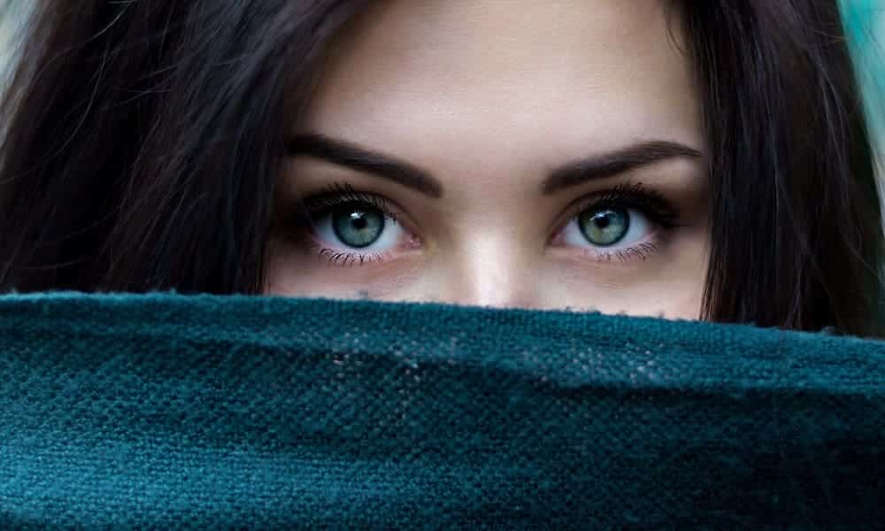 Henna do brwi: Techniki aplikacji i tajniki trwałego efektu