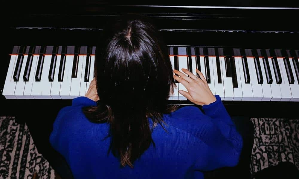 Jak ćwiczyć grę na pianinie? Praktyczne porady dla początkujących i zaawansowanych